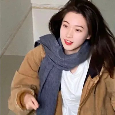 穿黄靴子的女孩